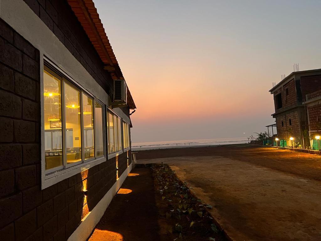 Coastal Bay Beach Resort Harnai Exteriér fotografie