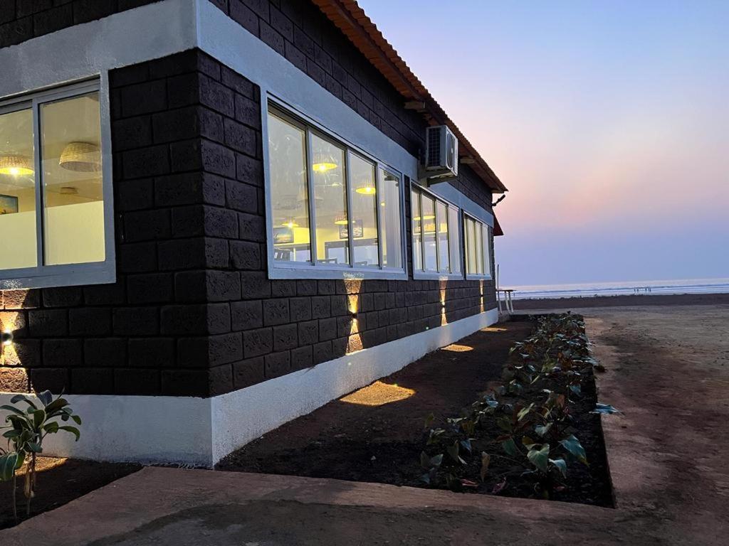 Coastal Bay Beach Resort Harnai Exteriér fotografie